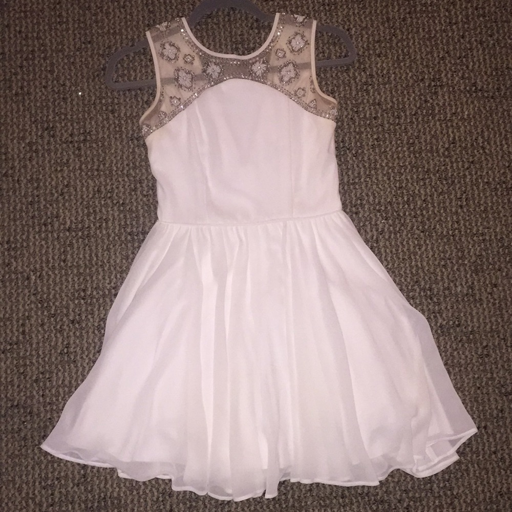 Way-In White Embellished Dress Size 1